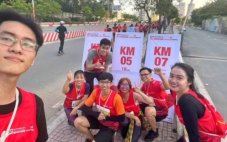 Trong tuần chạy deadline, cuối tuần thì chạy Techcombank Marathon! 2 TAPPIES check-in trên đường chạy Techcombank Marathon